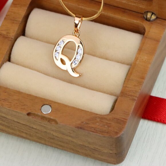 "Rose Gold Letter Q Pendant with Crystals – 18K Gold Plated Charm, XPPT1366 - Picture 2 of 13